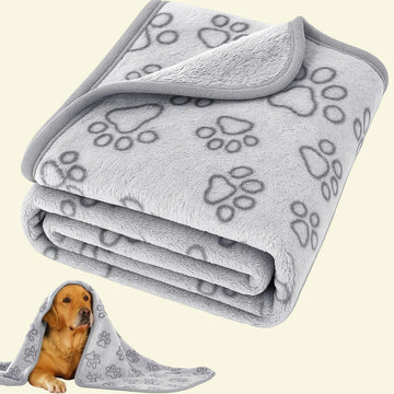 Cozy pet blanket for dogs and cats, designed for comfortable lounging and everyday relaxation.
