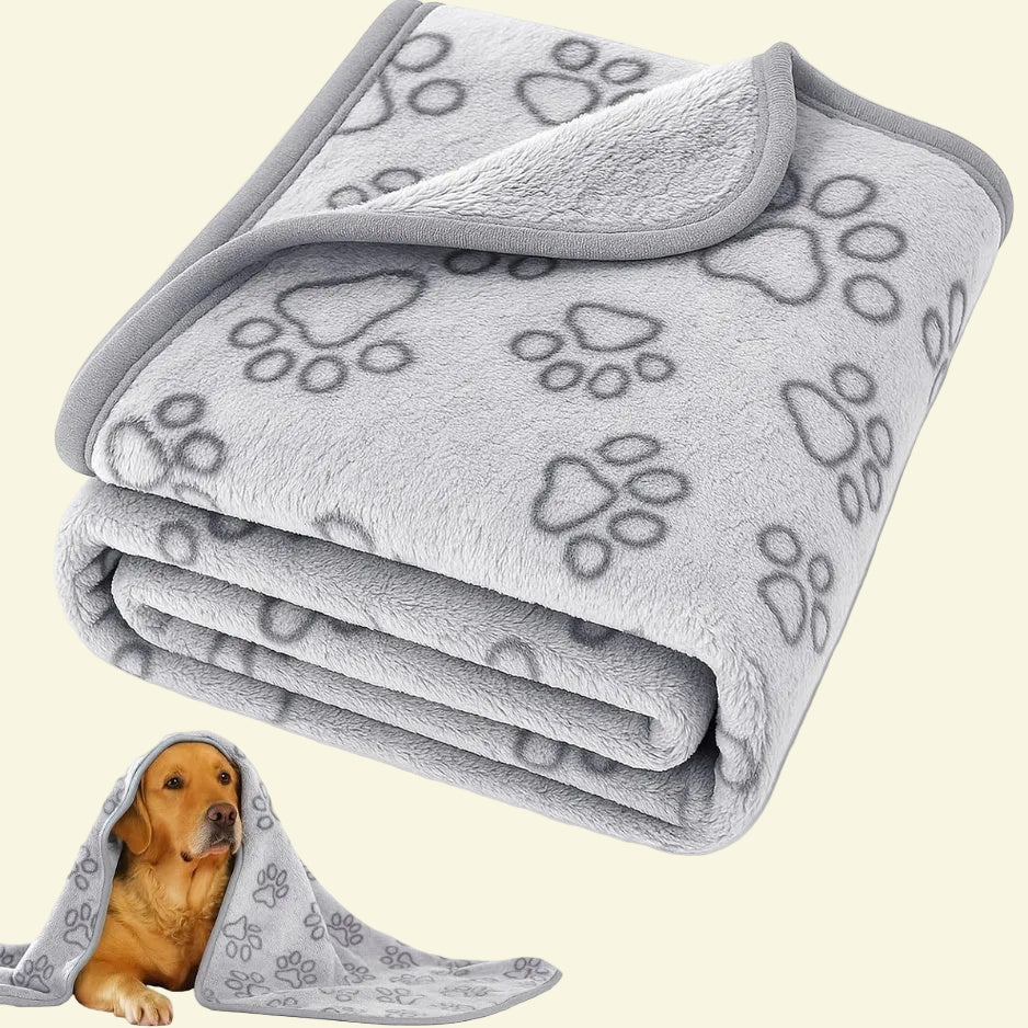 Cozy pet blanket for dogs and cats, designed for comfortable lounging and everyday relaxation.